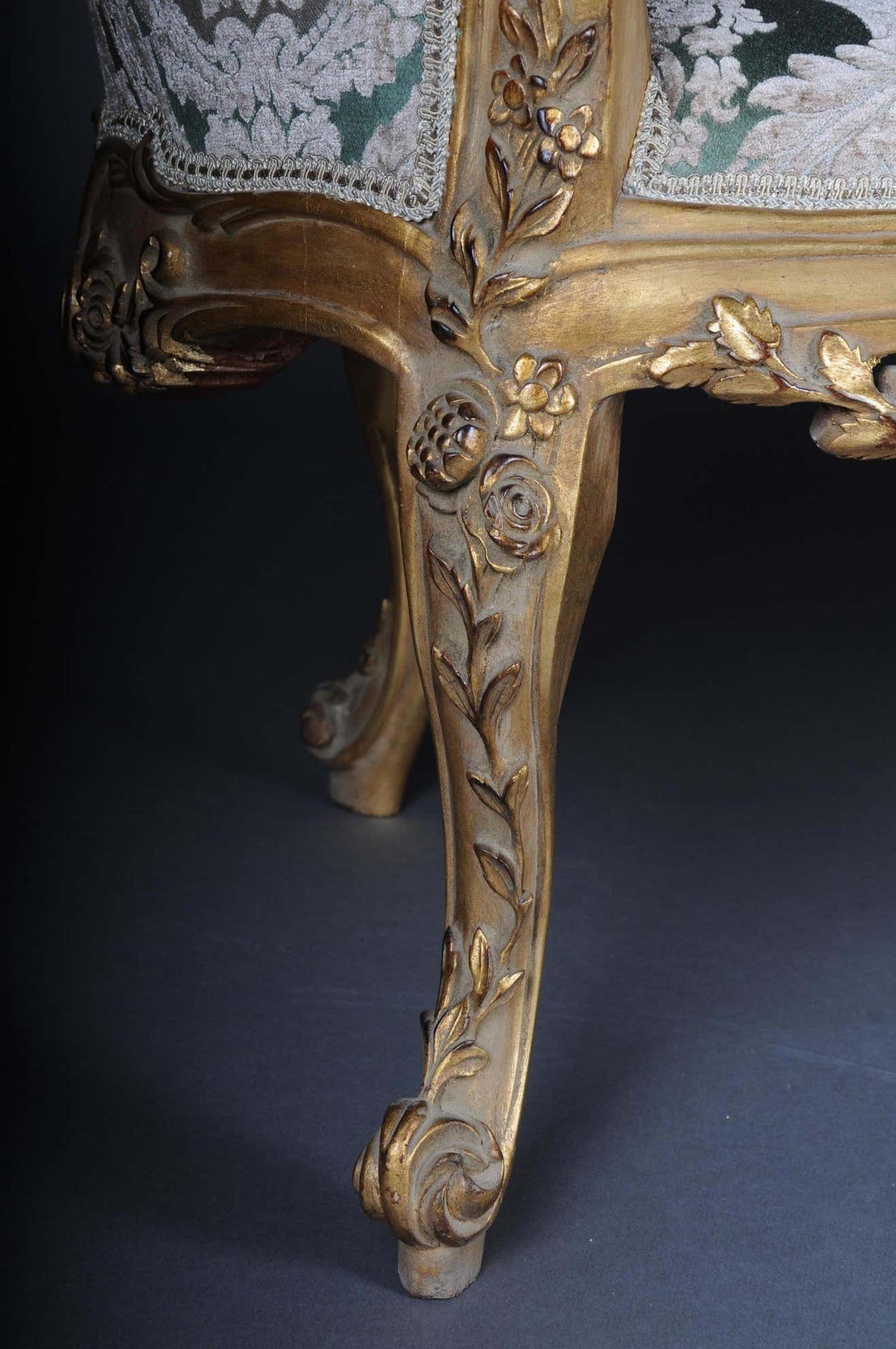 Épine de Lune — French Rococo Gilded Carved Chaise