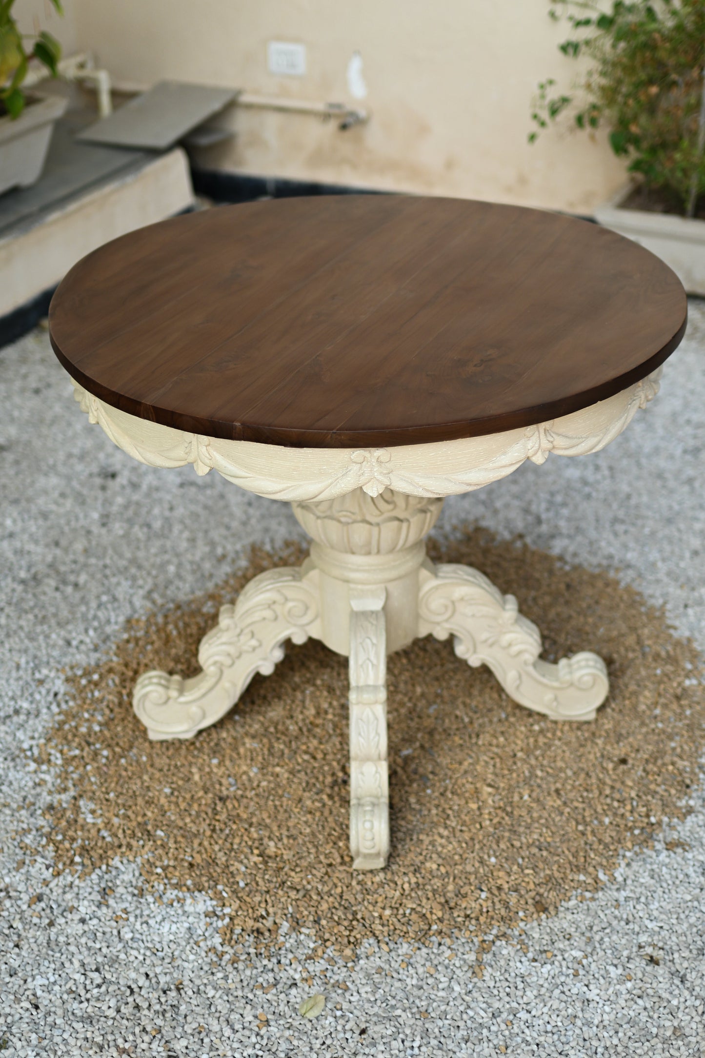The Eloïse Table