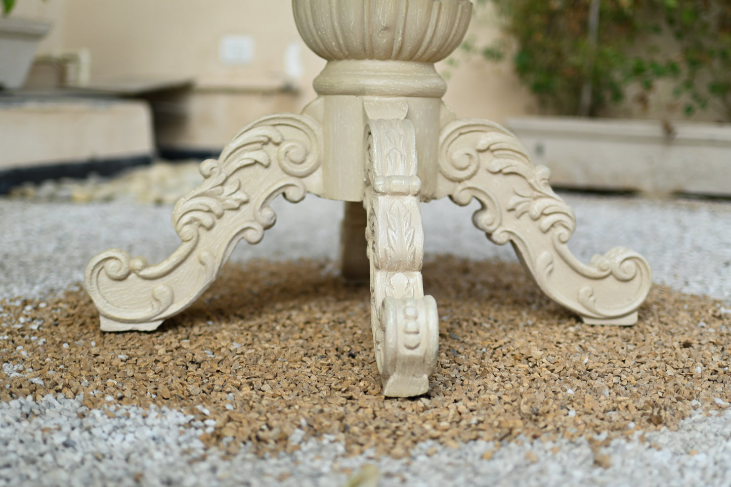 The Eloïse Table