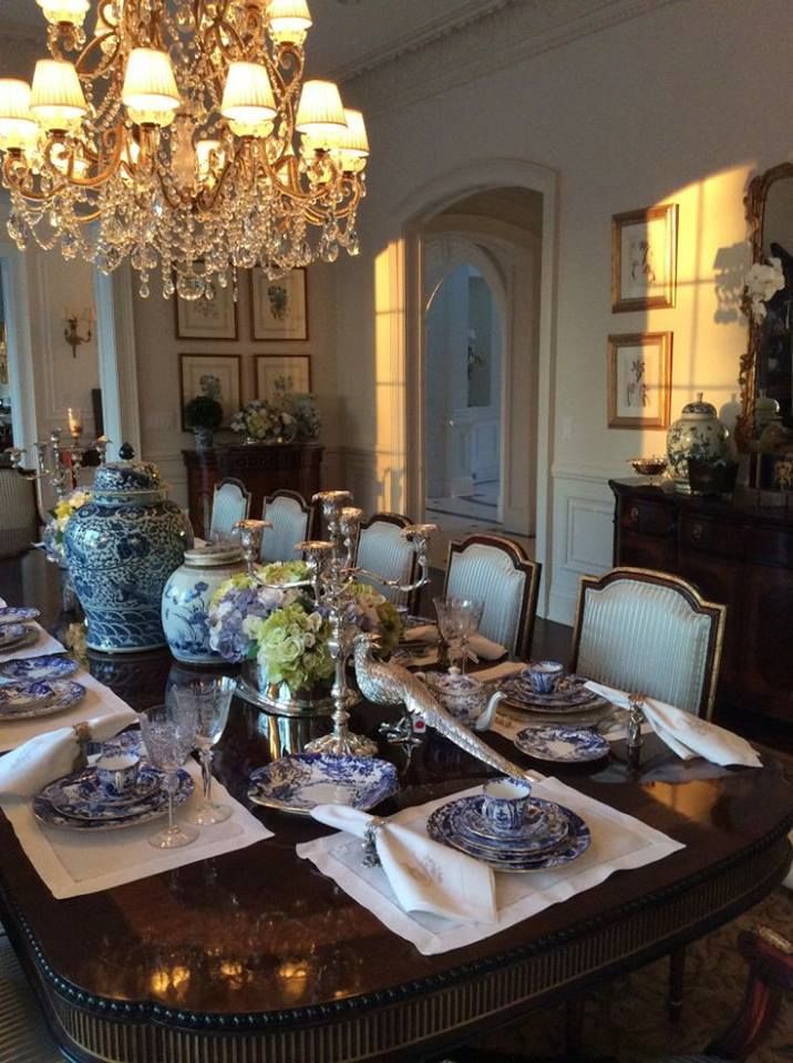 Lunet d’Artois — French Neoclassical Dining Collection