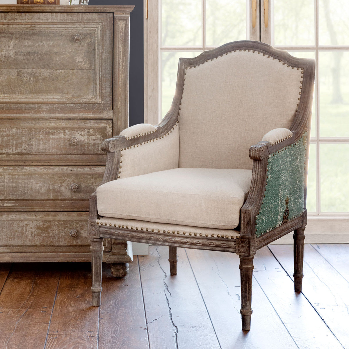 Oréthane — Traditional Upholstered Accent Armchair
