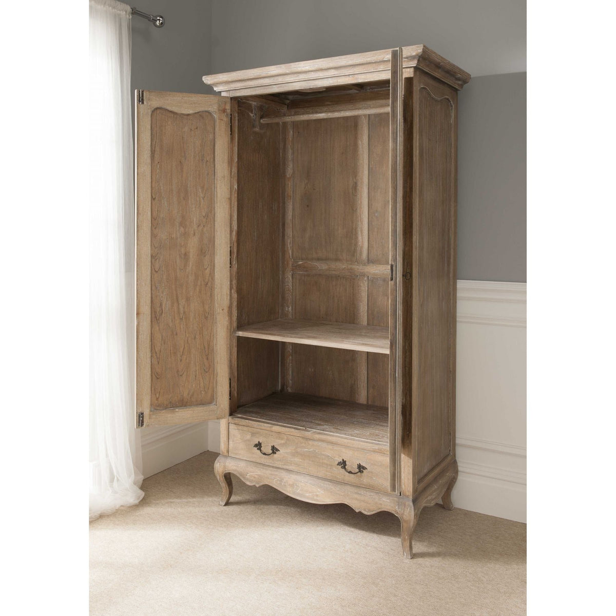 Le Confesseur Silencieux — French Provincial Carved Wardrobe