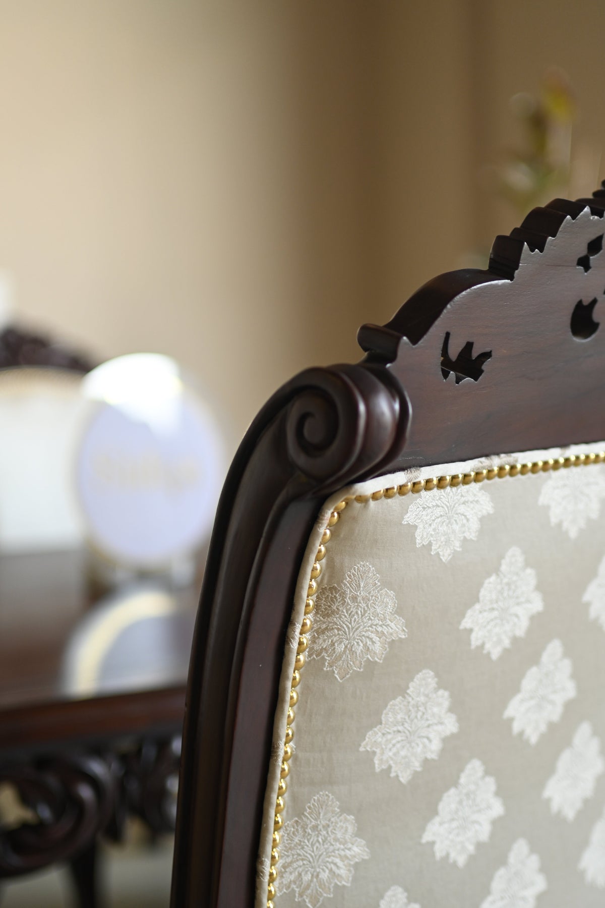 L’Heure du Roi — French Carved Dining Collection