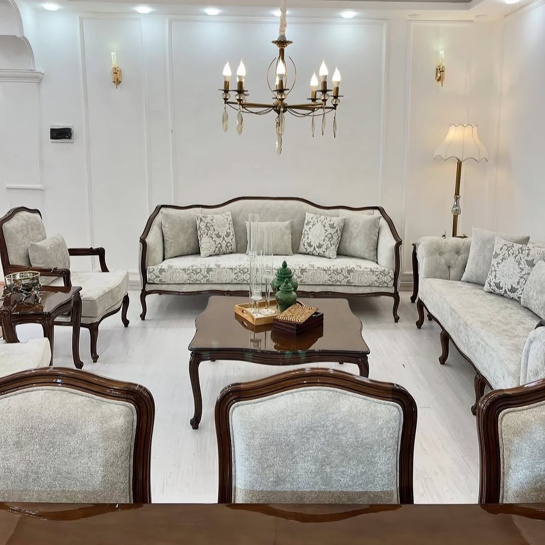 Luxurious living room with elegant furniture and decorative elements.