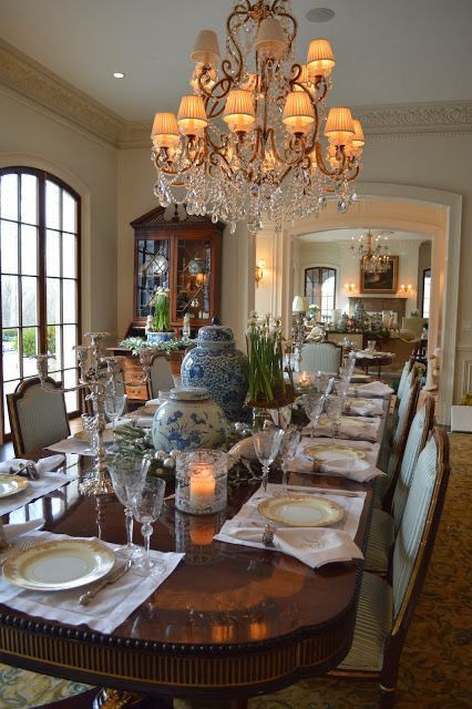 Lunet d’Artois — French Neoclassical Dining Collection