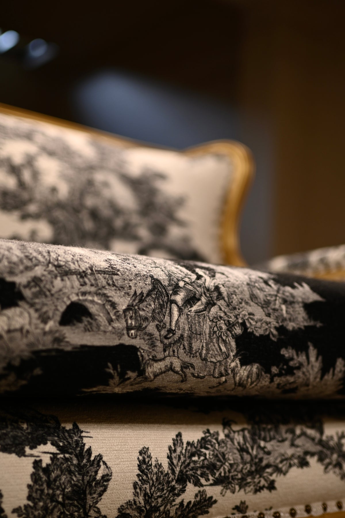 La Révélation — French Neoclassical Toile Sofa