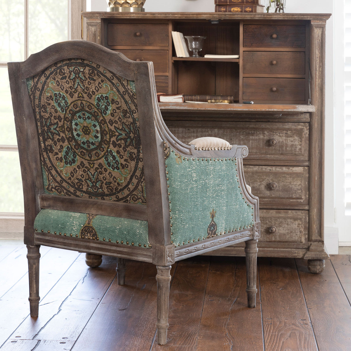 Oréthane — Traditional Upholstered Accent Armchair