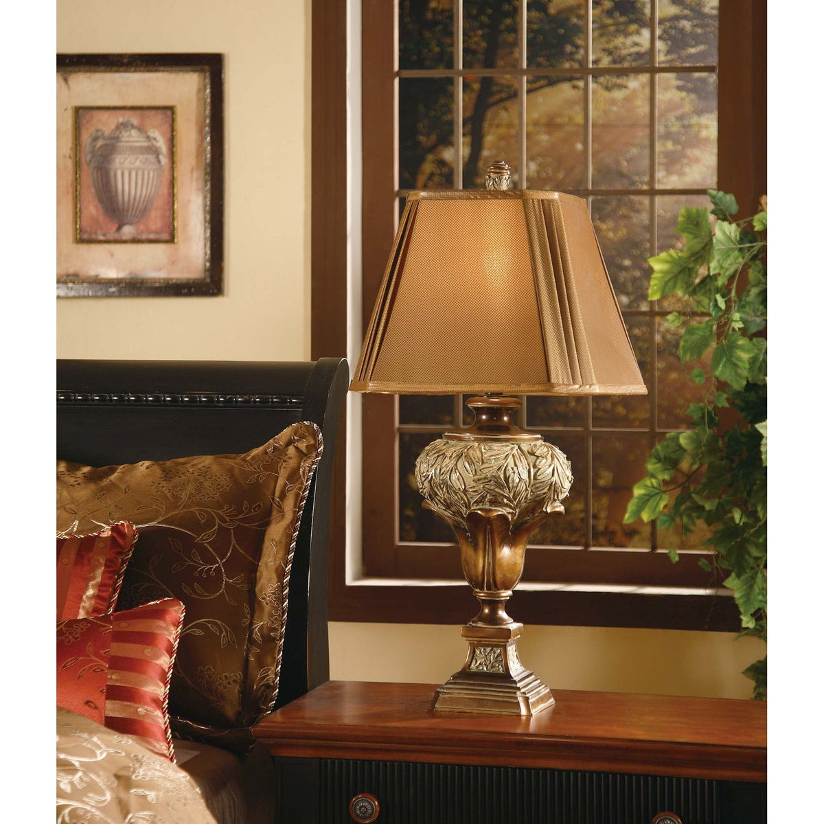 La Flamme d’Or — Traditional Acanthus Carved Table Lamp